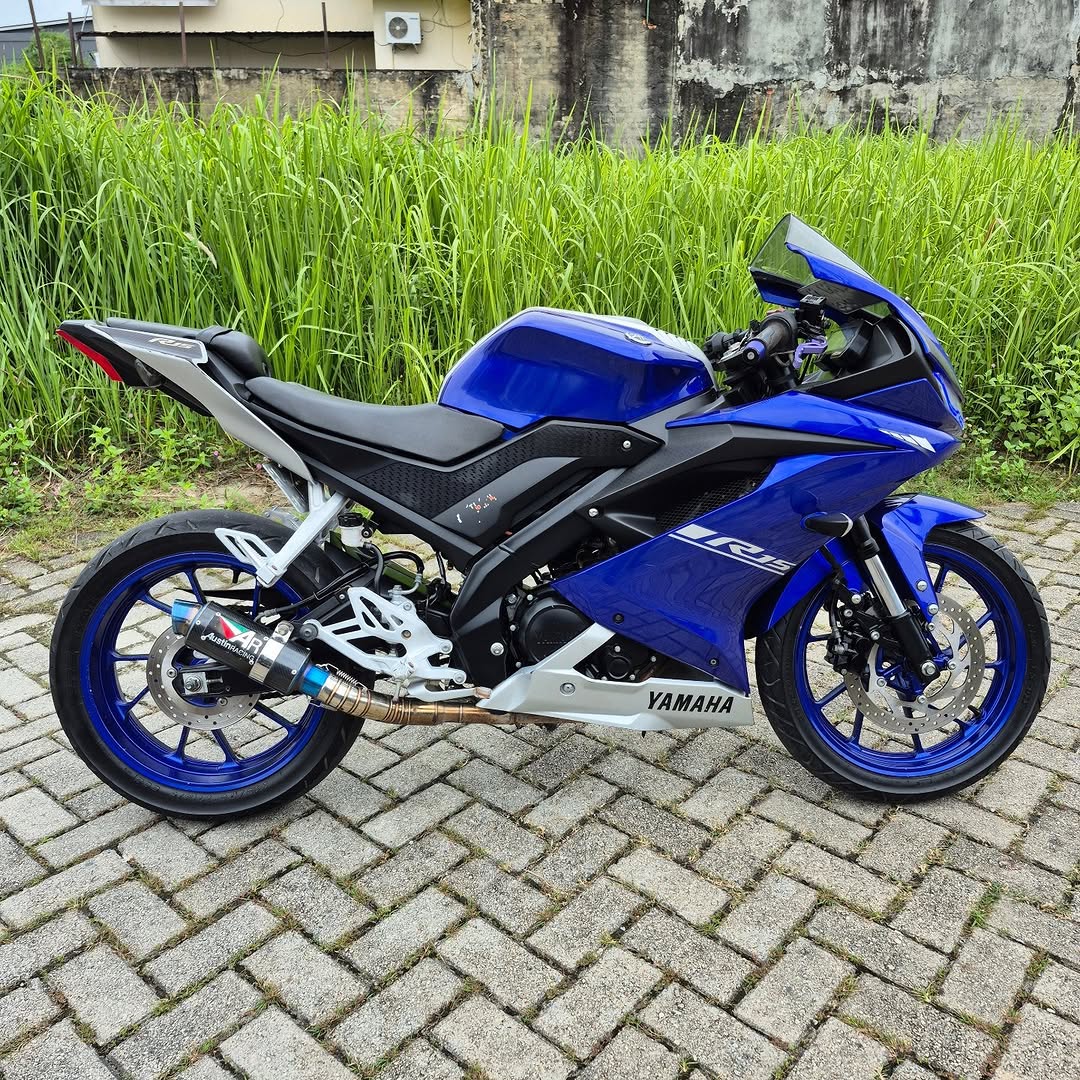 YAMAHA R15 V3  . 