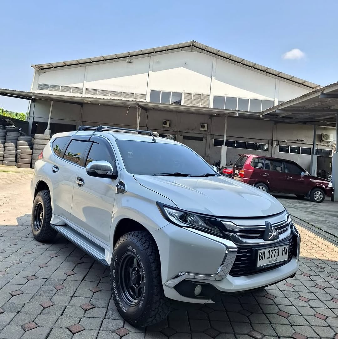 MITSUBISHI PAJERO GLX 4X4 MT 