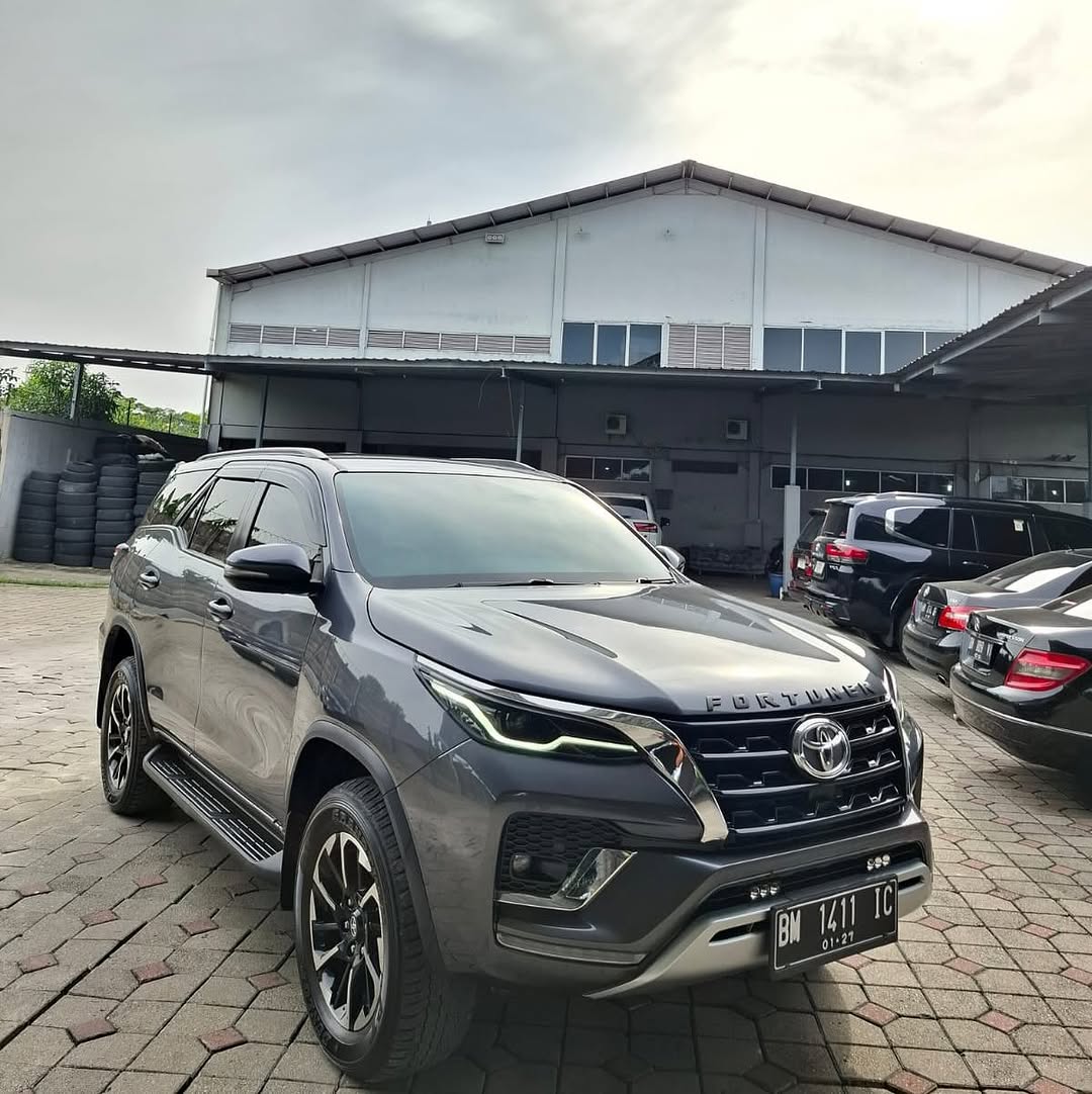 TOYOTA FORTUNER 2.4 G DIESEL MT 